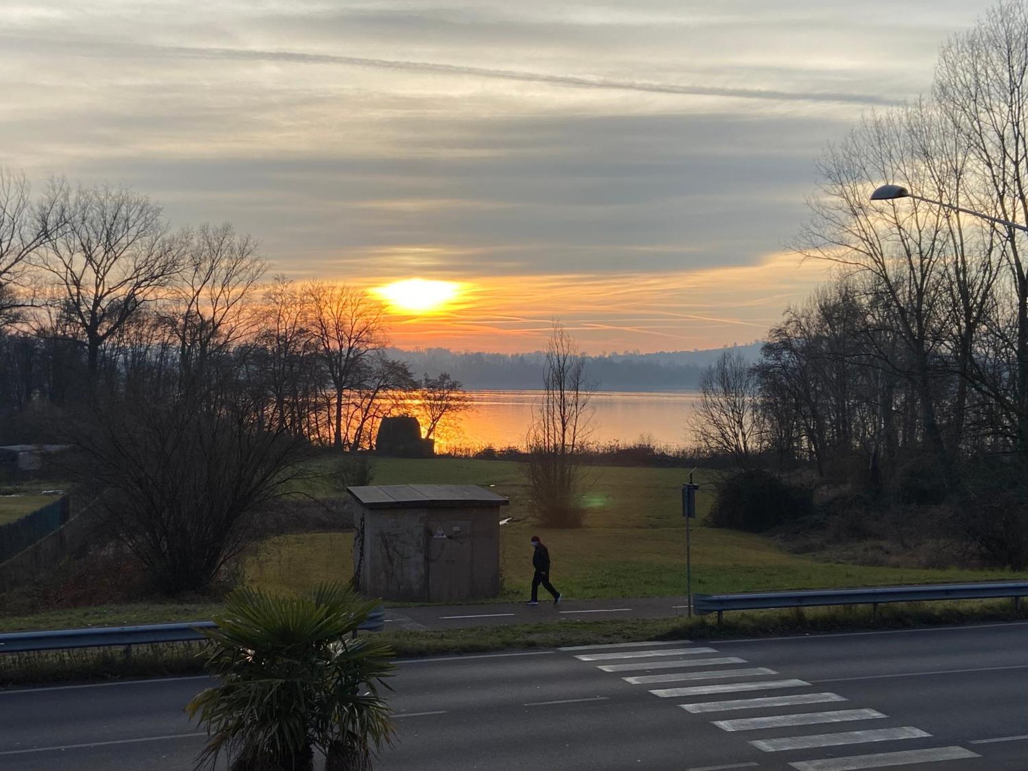 Appartamento Bellavista - Fronte Lago Di Varese Gavirate Exterior photo