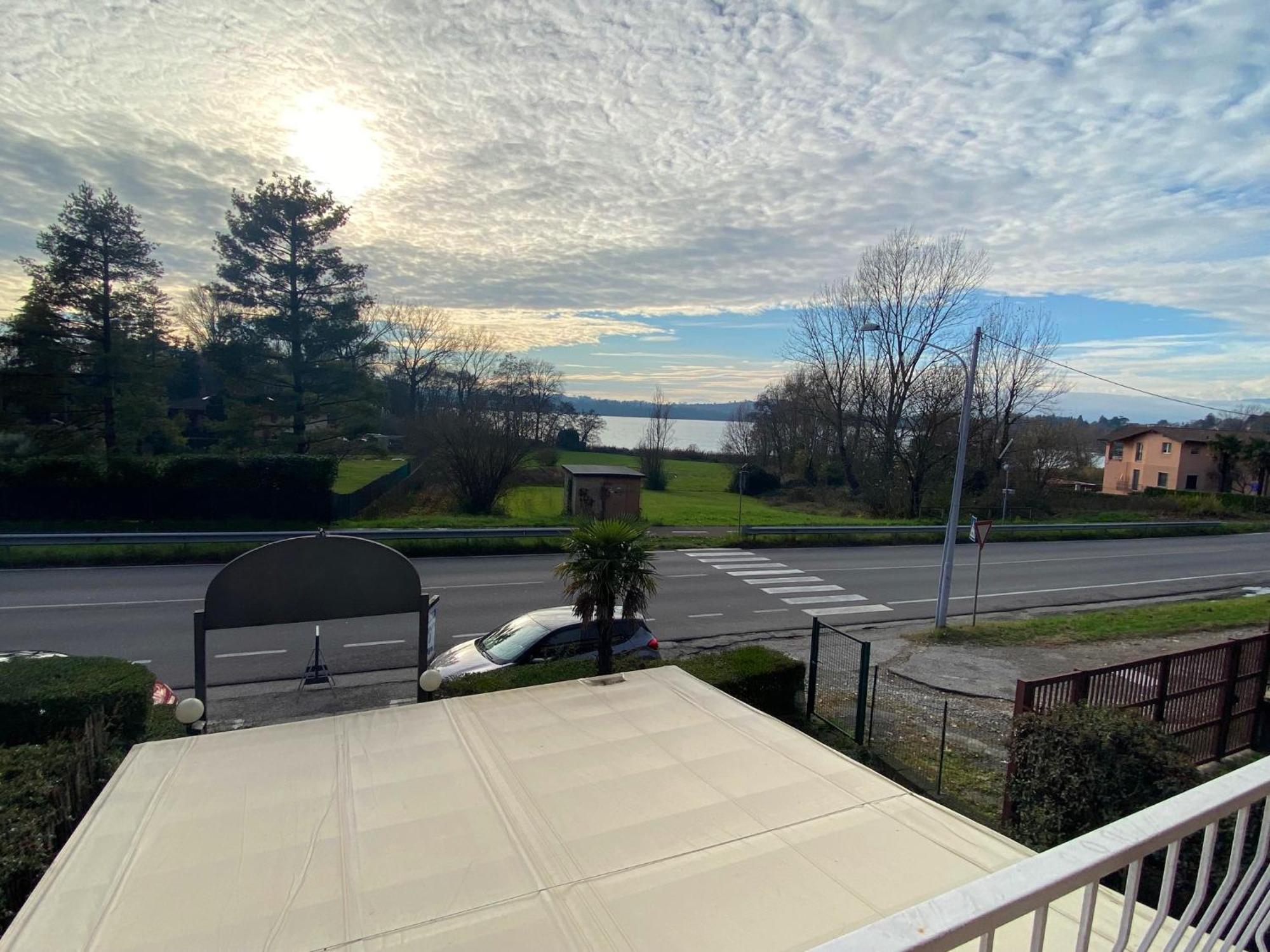 Appartamento Bellavista - Fronte Lago Di Varese Gavirate Exterior photo